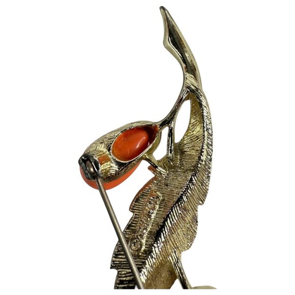 VTG 1962 Sarah Coventry Bittersweet Brooch Faux Coral Gold Tone Leaf Pin Jewelry - Picture 7 of 10